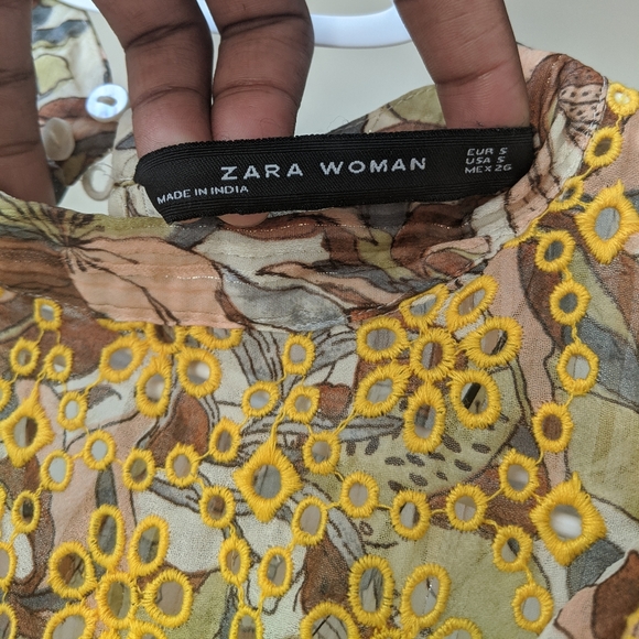 Embroidered Floral Print Blouse - Picture 11 of 13